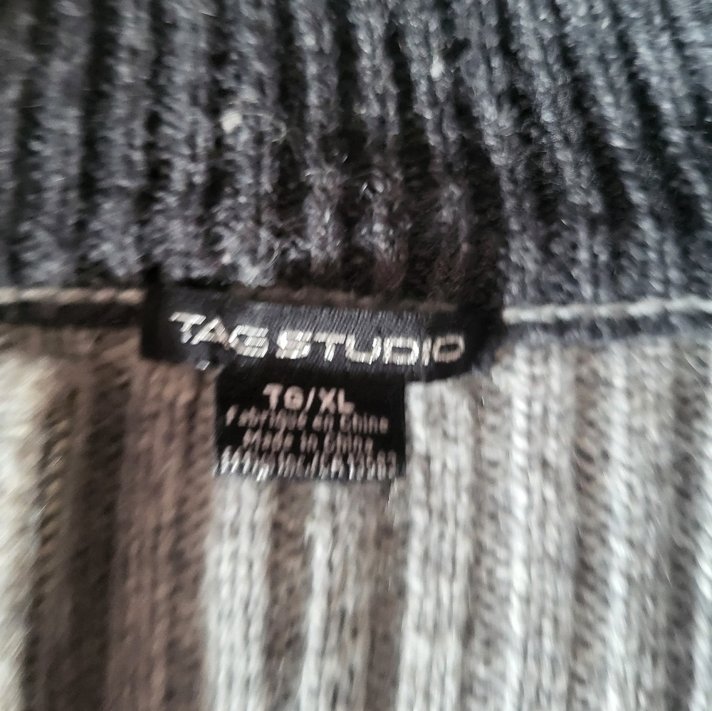 Men's Gray Sweater, Size XL - Picture 3 of 4